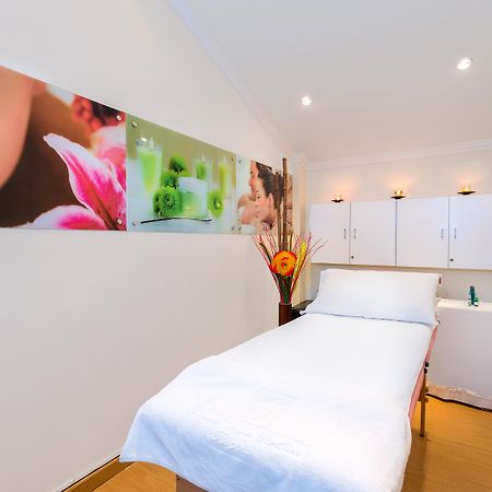 Dann Carlton Bogota Hotell Exteriör bild Treatment room at a spa