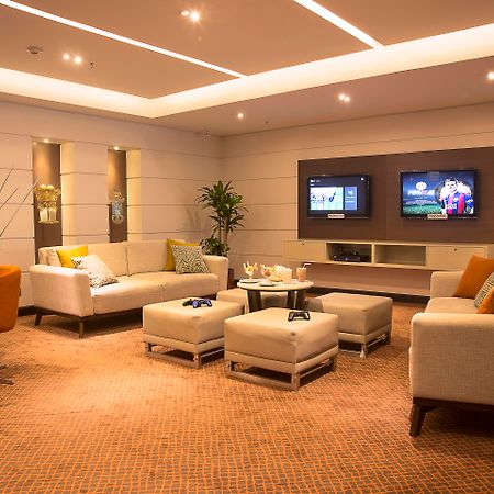 Dann Carlton Bogota Hotell Exteriör bild The lounge at the airport