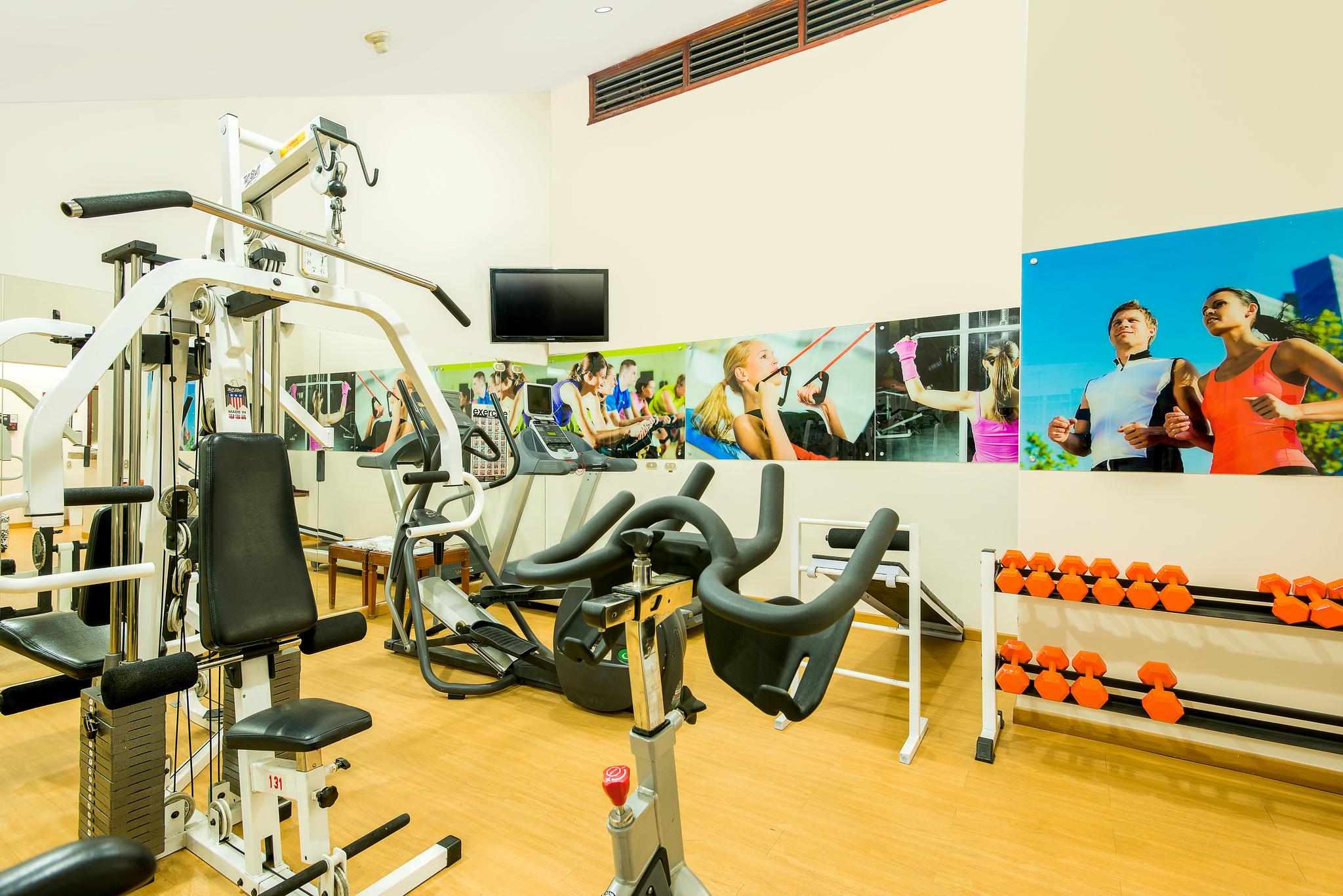 Dann Carlton Bogota Hotell Exteriör bild The gym at the hotel