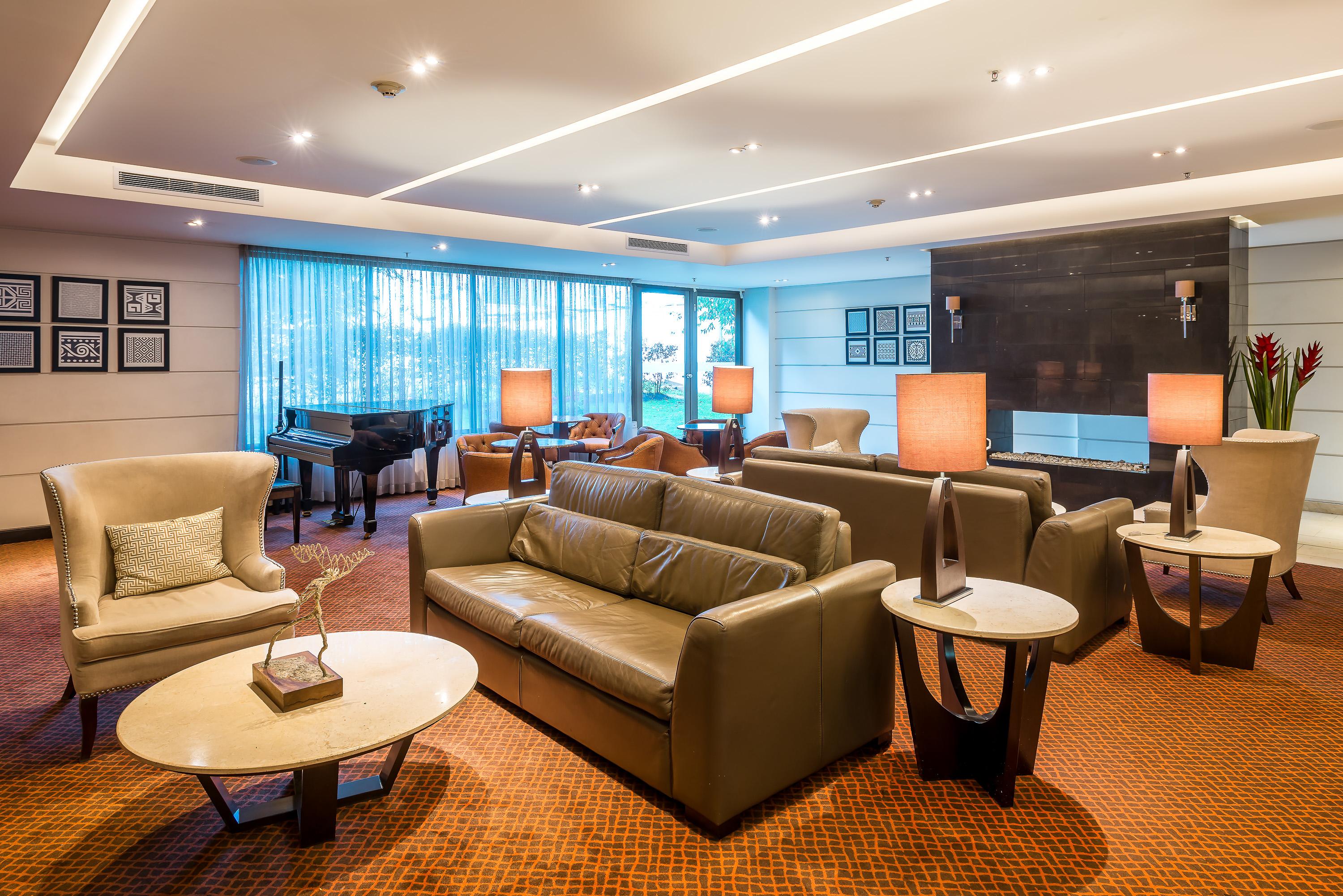 Dann Carlton Bogota Hotell Exteriör bild The Royal Orchid Lounge at Suvarnabhumi Airport