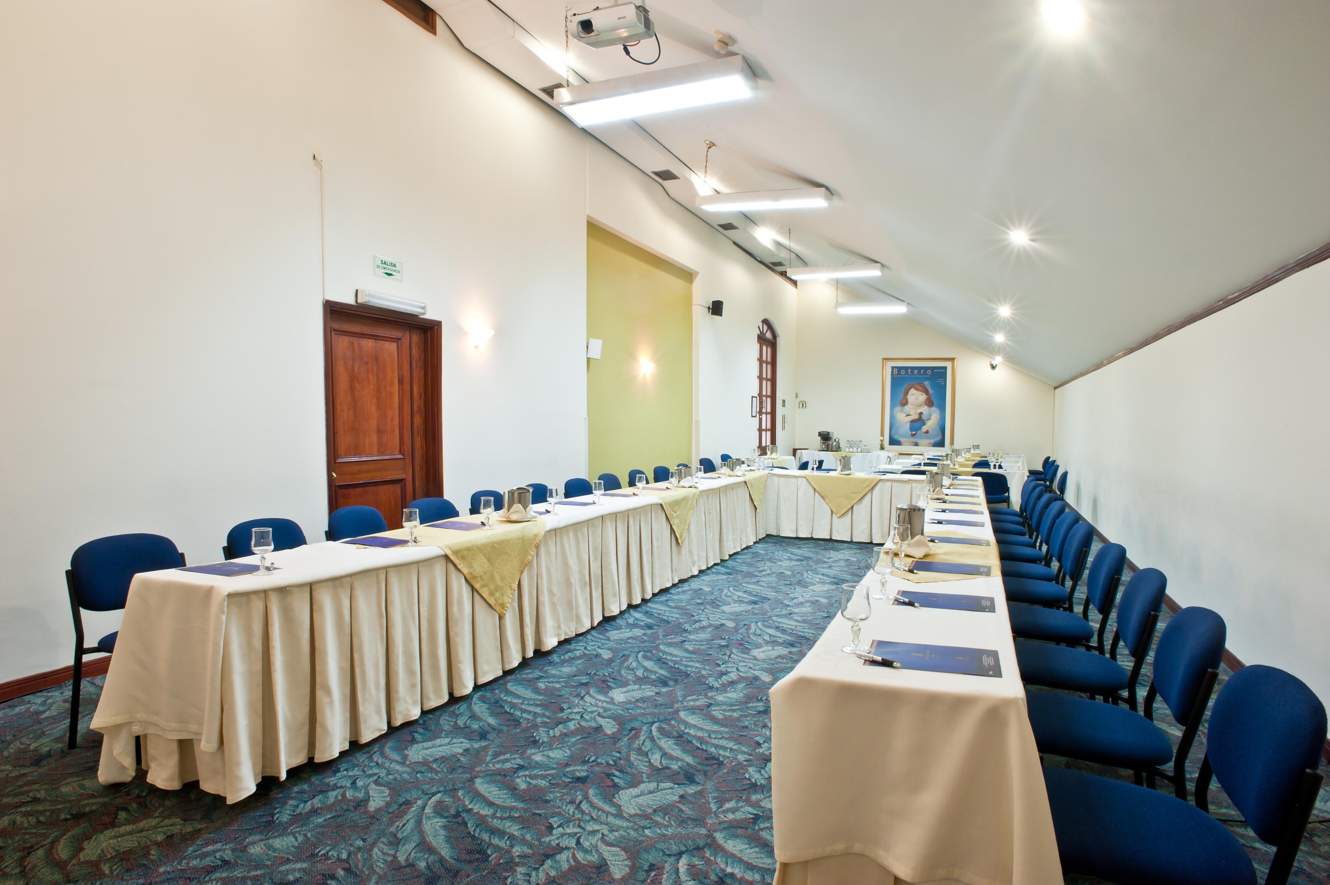Dann Carlton Bogota Hotell Exteriör bild Meeting room