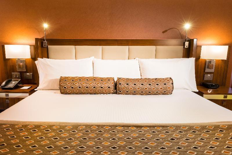 Dann Carlton Bogota Hotell Rum bild A bed