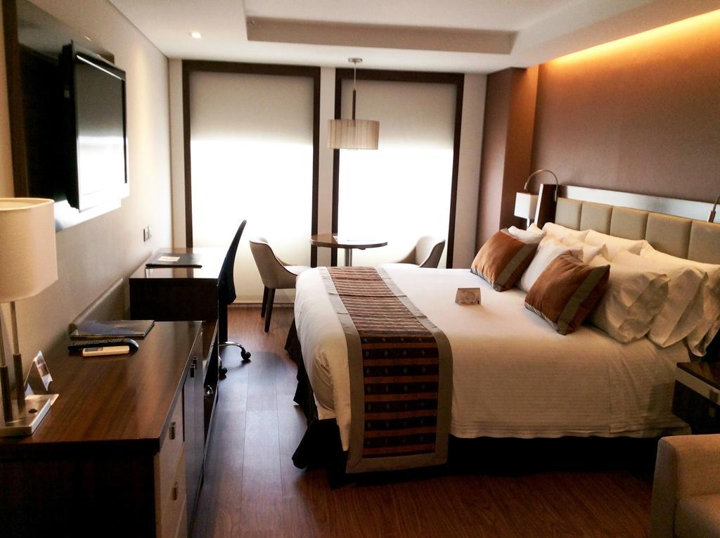 Dann Carlton Bogota Hotell Exteriör bild A room at the hotel