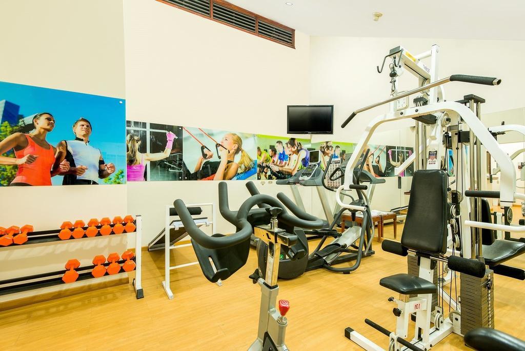 Dann Carlton Bogota Hotell Exteriör bild The gym at the hotel