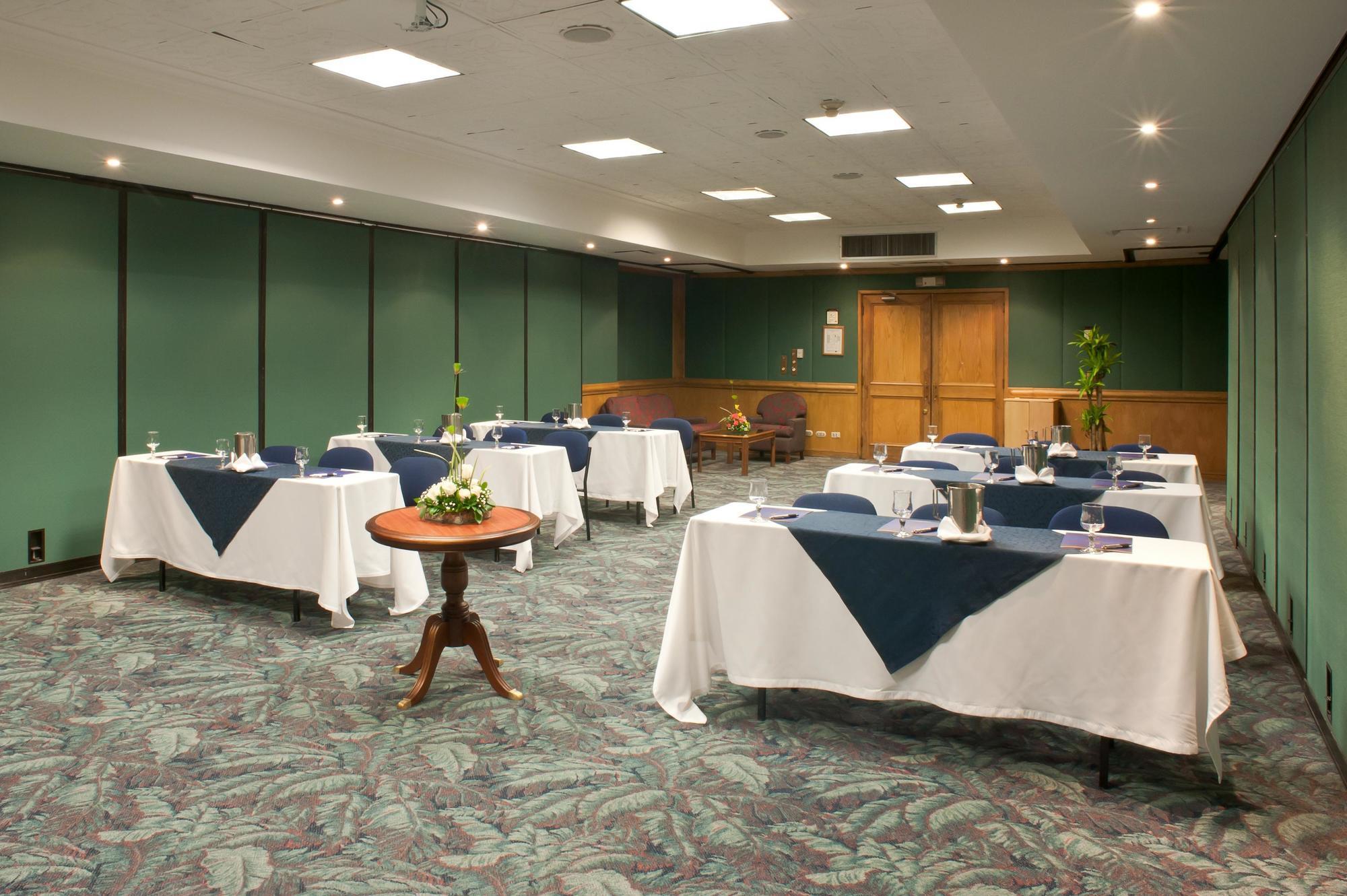 Dann Carlton Bogota Hotell Exteriör bild Meeting room